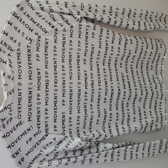 Free People Movement High Jump Logo Long Sleeve Size Medium - Picture 11 of 11